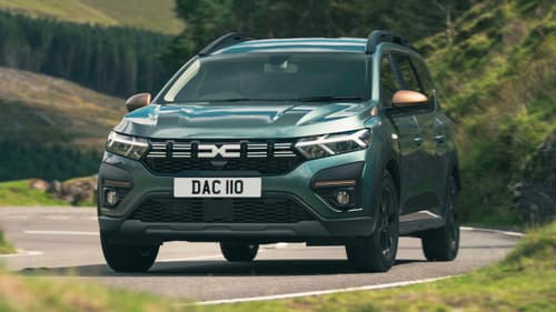 Dacia Jogger driving front view
