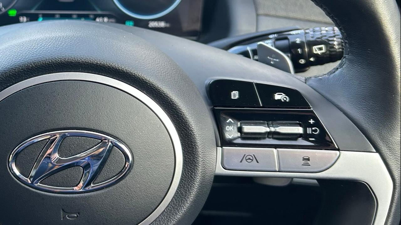 Hyundai Tucson cruise control buttons