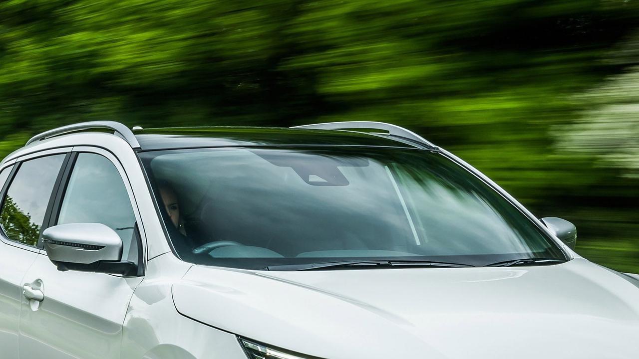Nissan Qashqai windscreen sensor detail