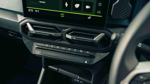 Dacia Duster climate controls