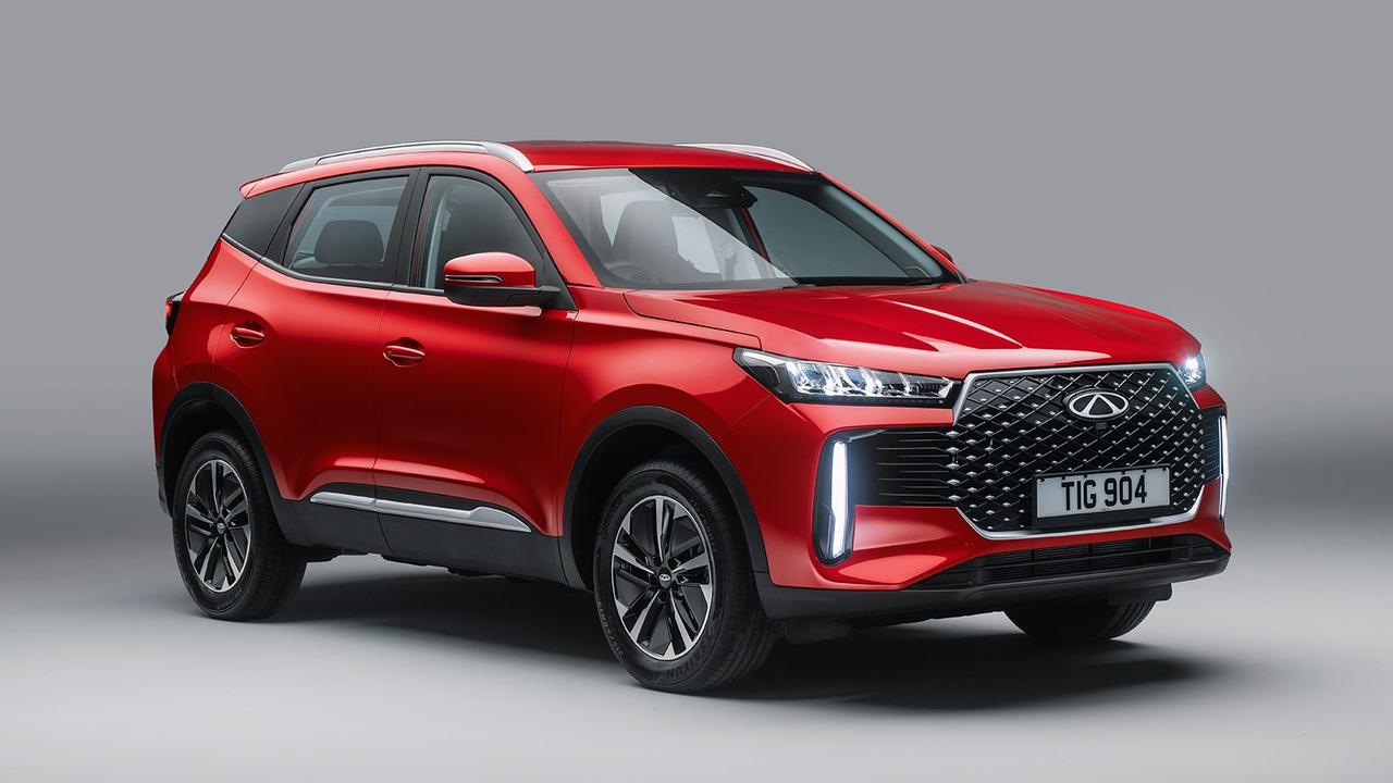 Chery Tiggo 4 in red