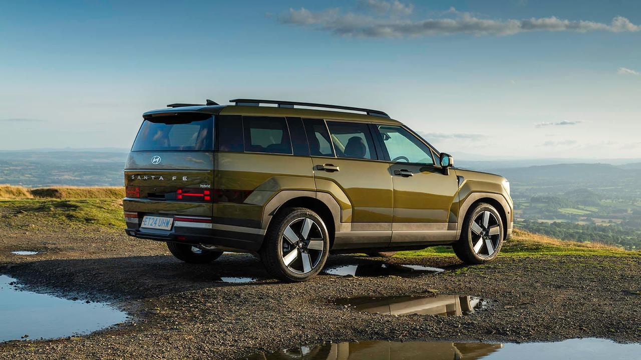 Hyundai Santa Fe in green, rear three quarter static