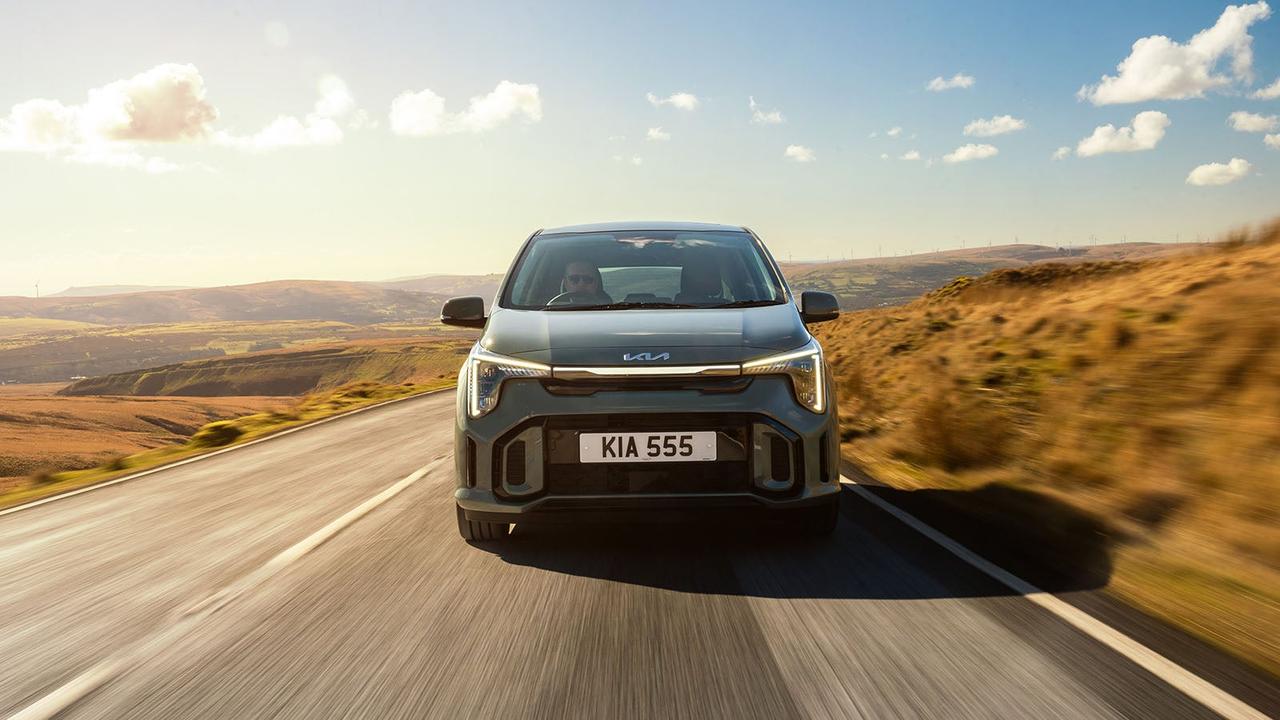 Kia Picanto in green, front