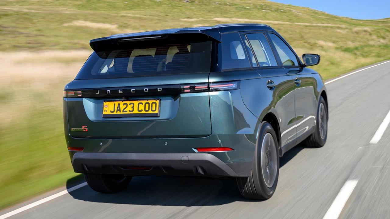 Jaecoo 5 rear driving