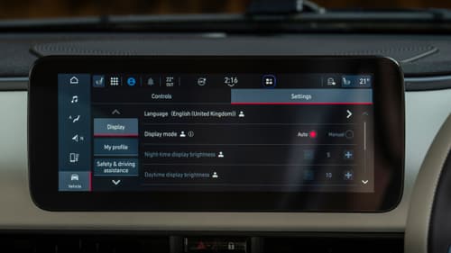 Fiat 500 Hybrid settings screen