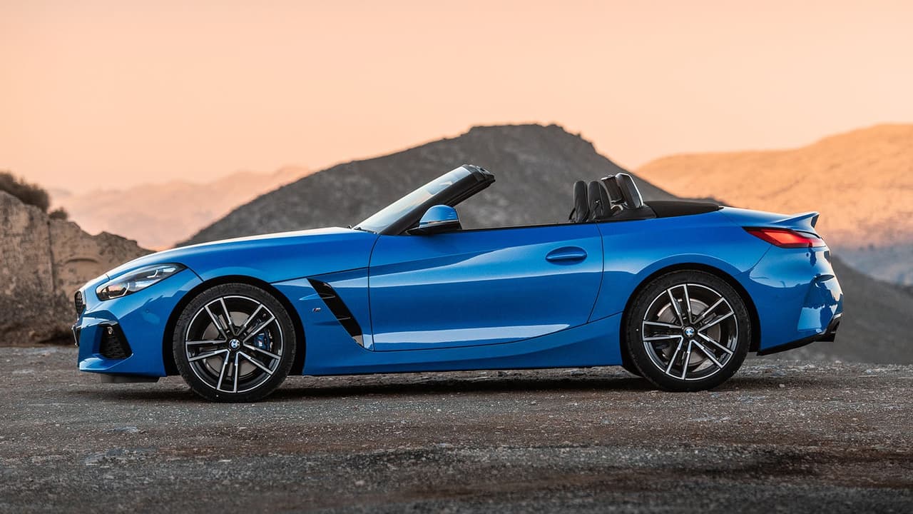 BMW Z4 in blue, static side