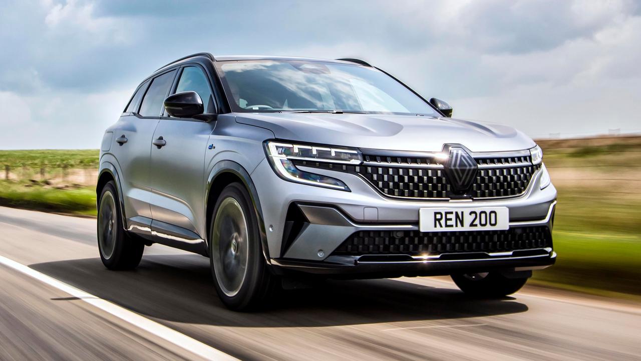 Renault Austral driving