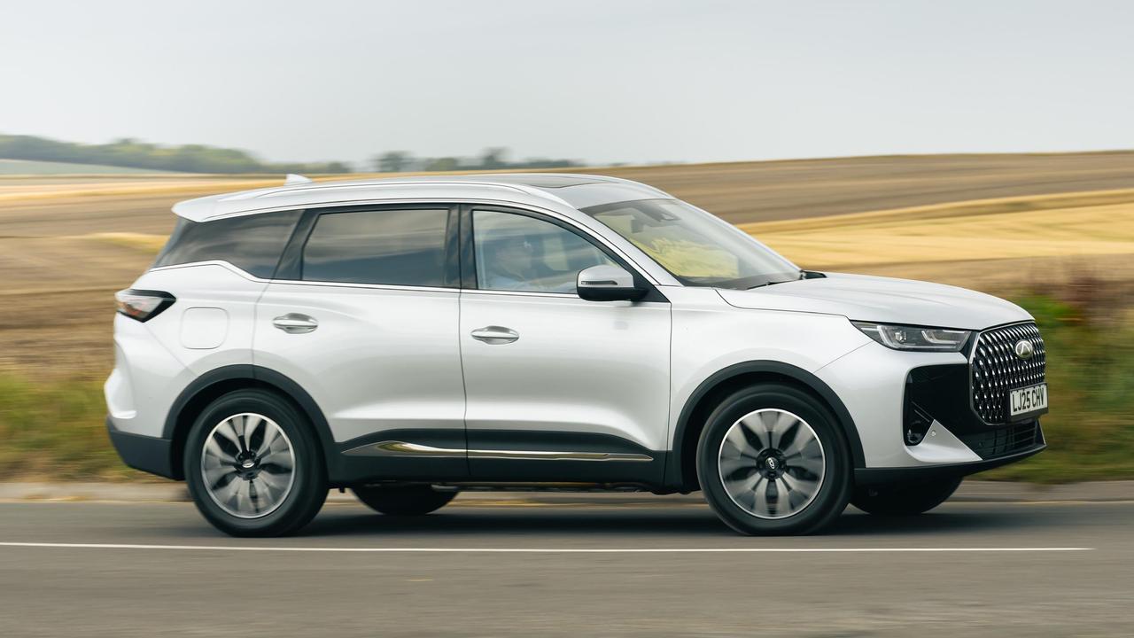 Chery Tiggo 7 driving side view