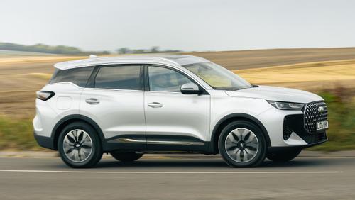 Chery Tiggo 7 driving side view