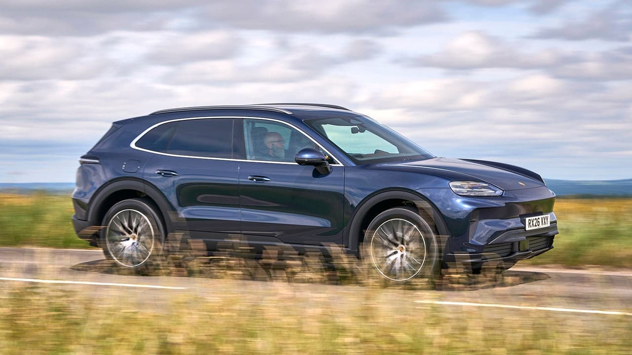 Porsche Cayenne Electric in dark blue