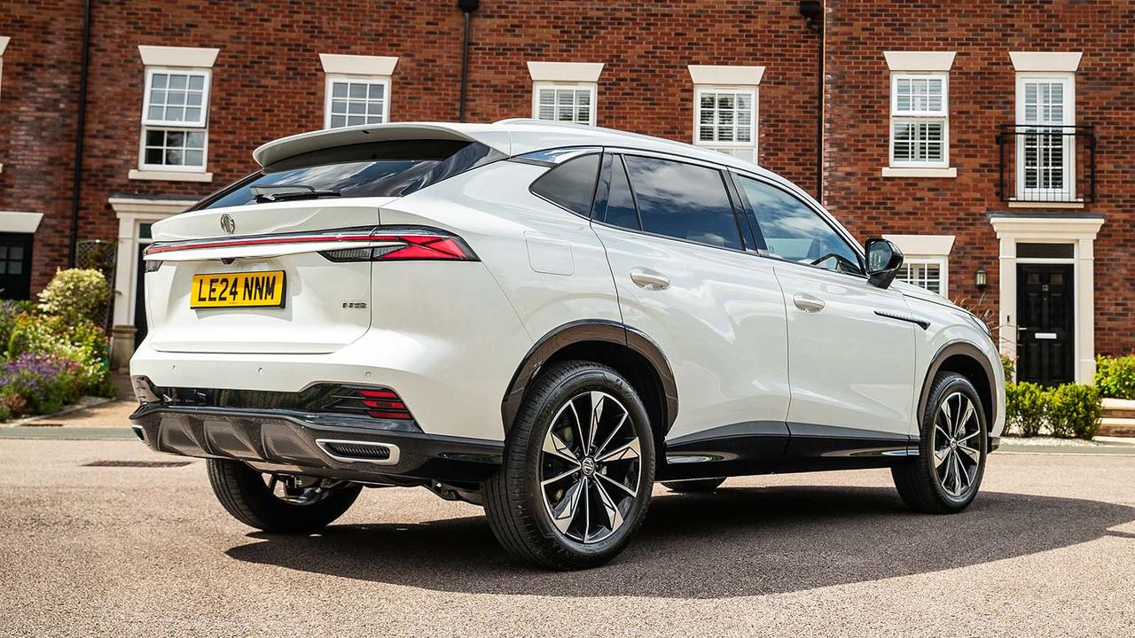 MG HS white rear three quarter