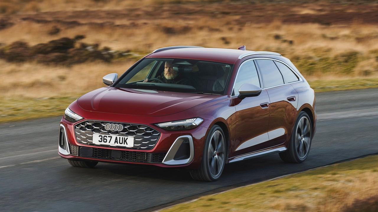 Audi S5 Avant in red