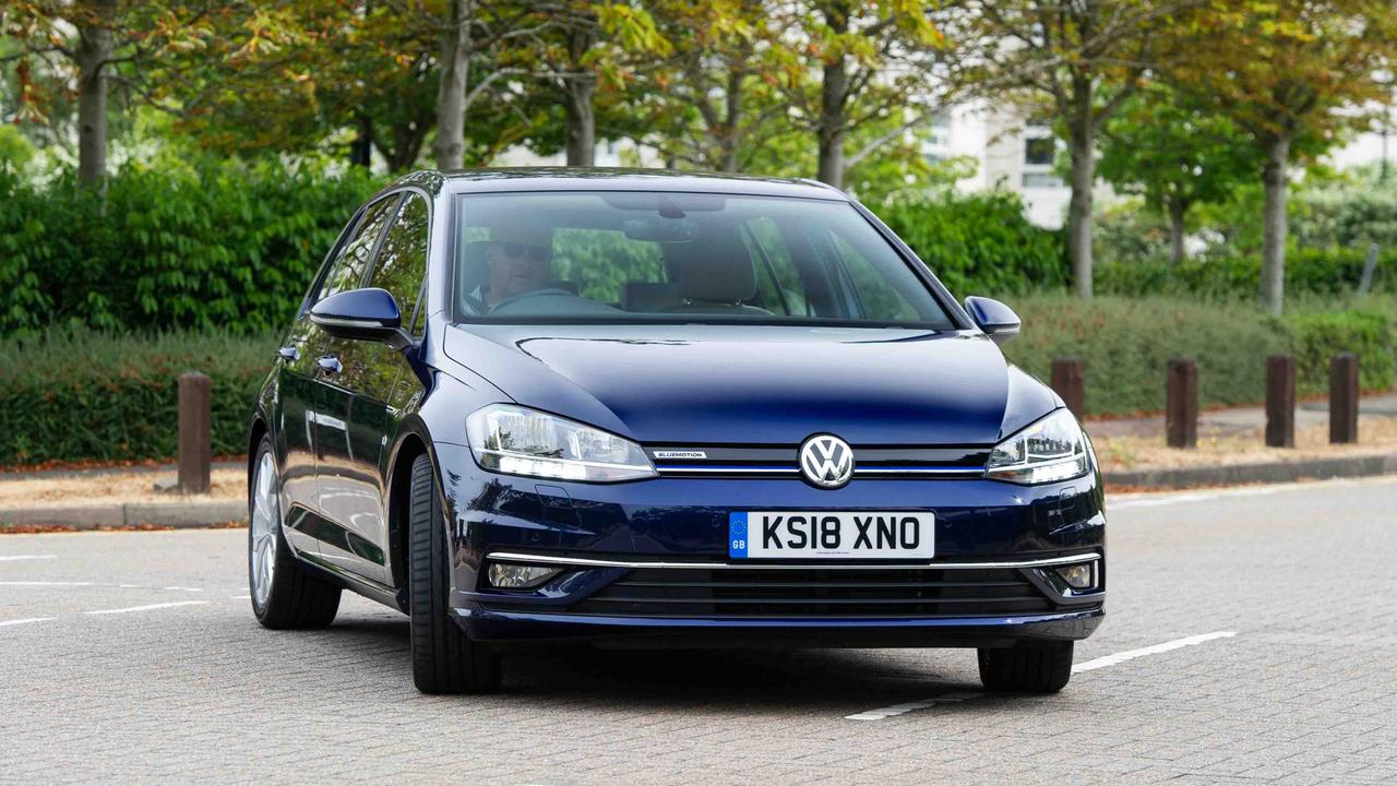 2018 Volkswagen Golf SE Nav driving