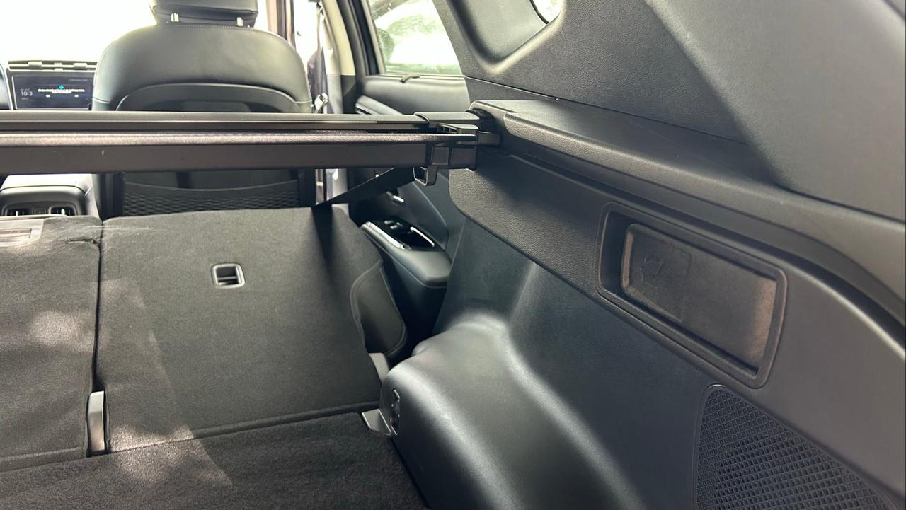 Hyundai Tucson folding seats lever