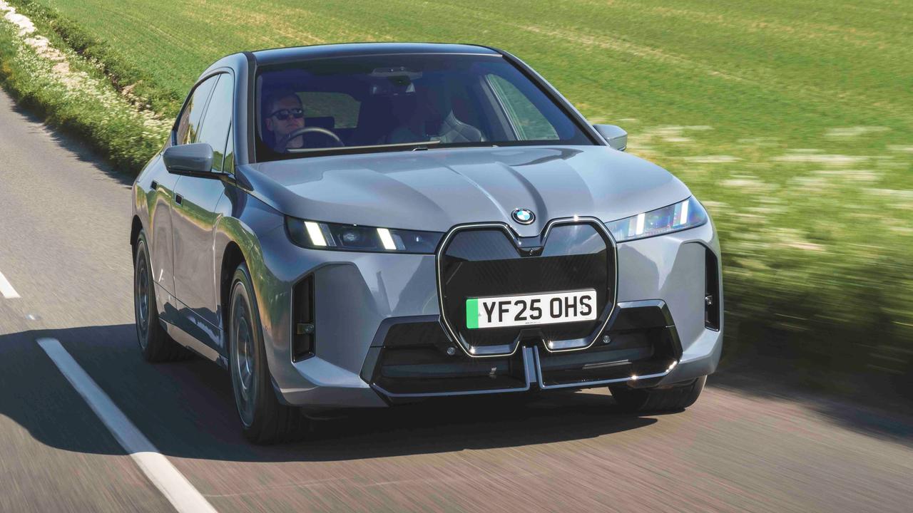 Facelift BMW iX driving