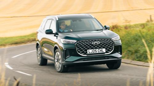 Chery Tiggo 8 driving