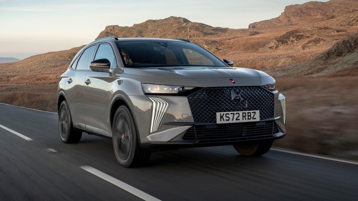 DS 7 driving