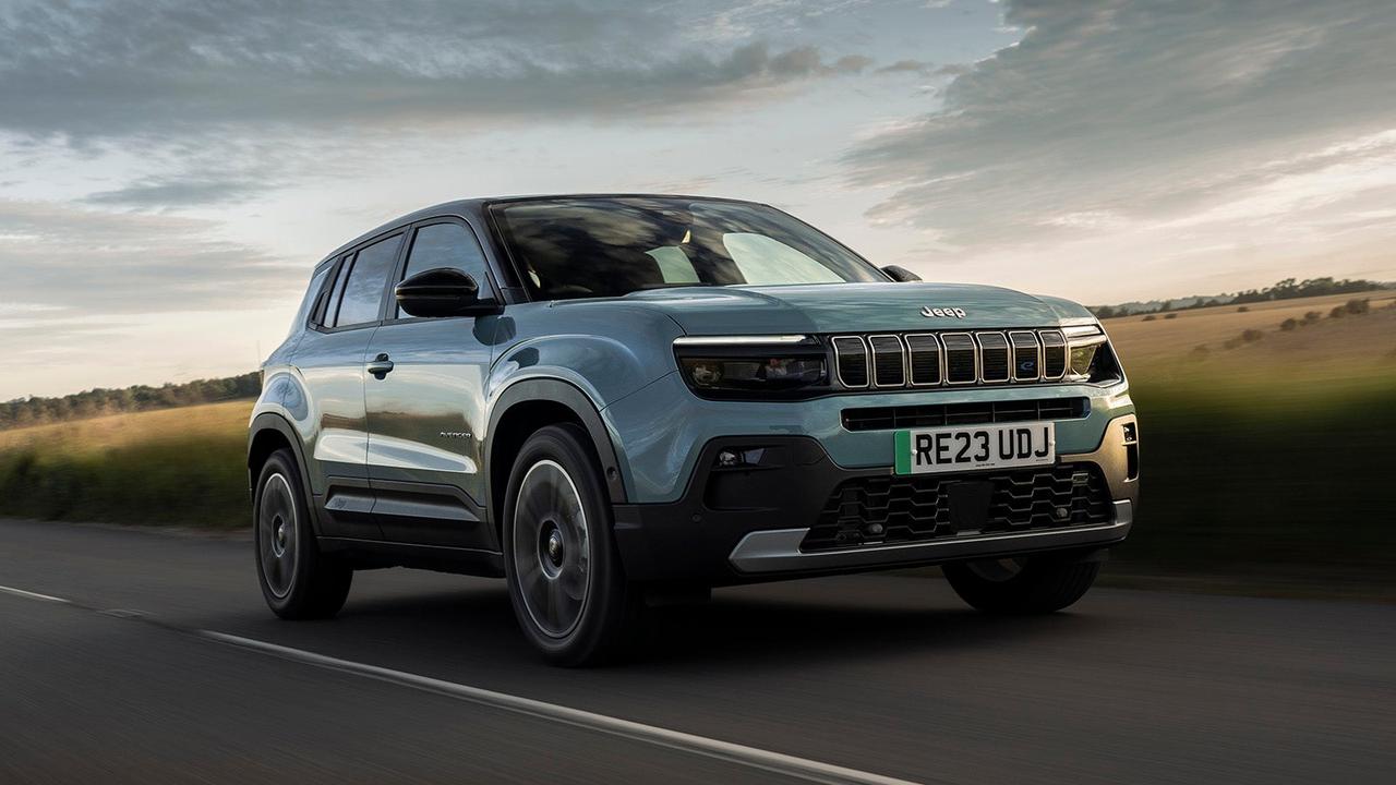 Jeep Avenger in blue