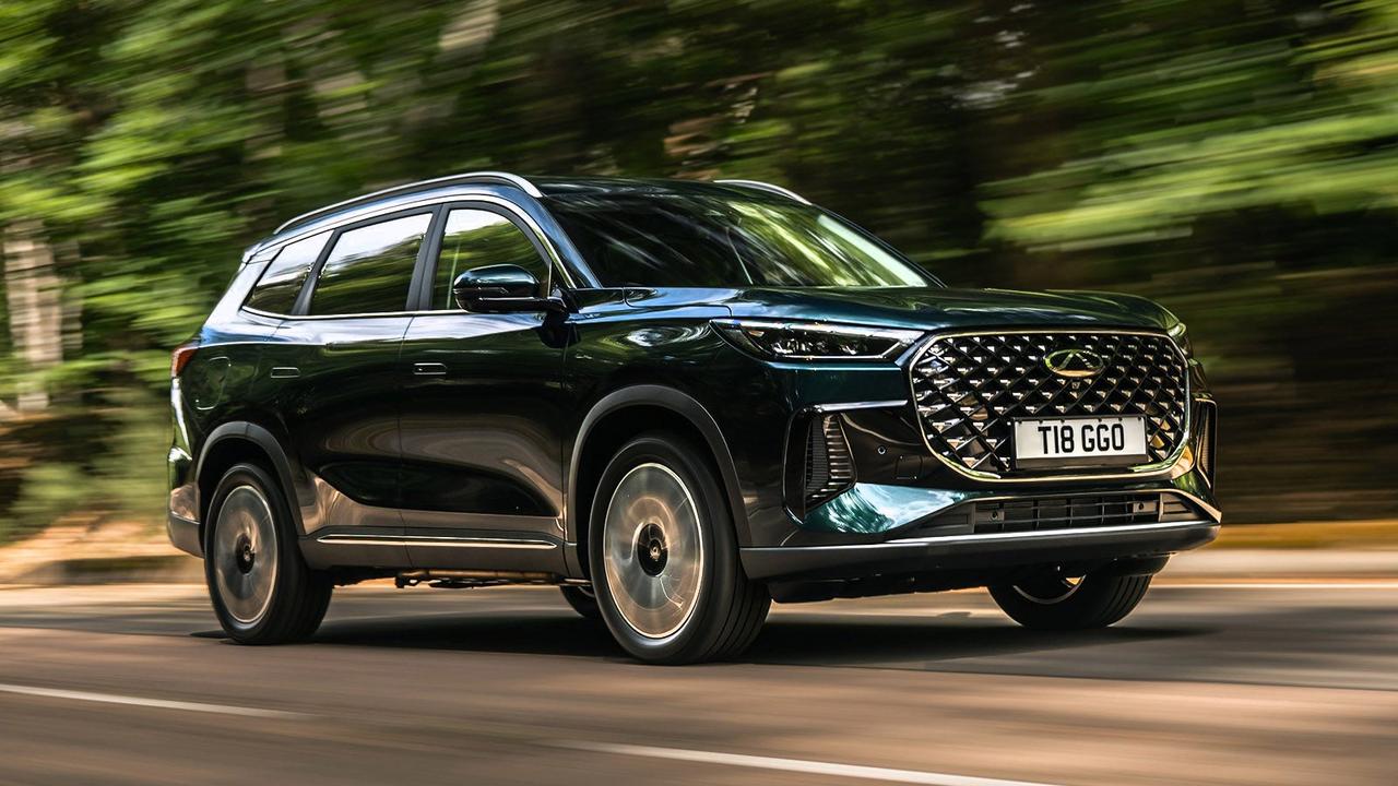 Chery Tiggo 8 in green