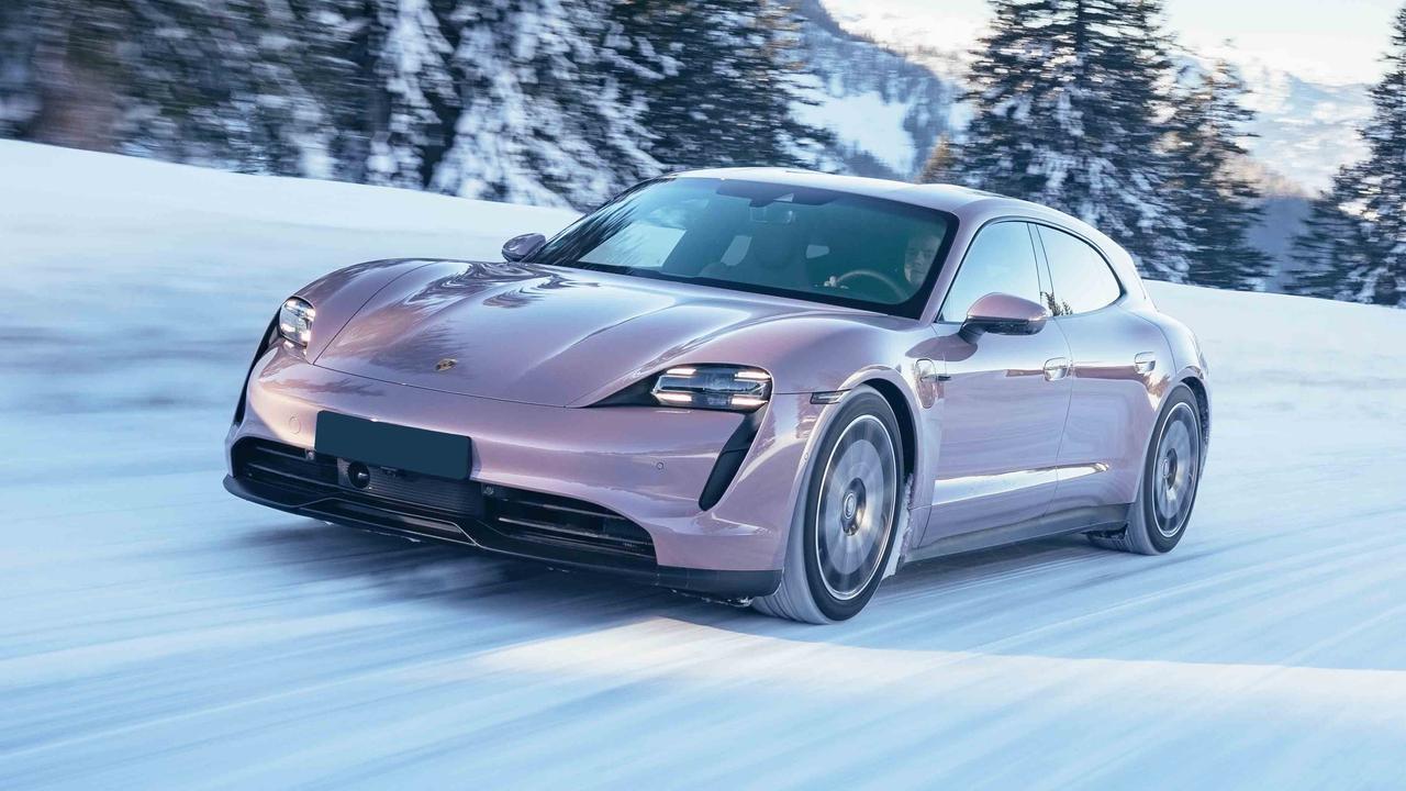 Porsche Taycan Sport Turismo in Frozen Berry