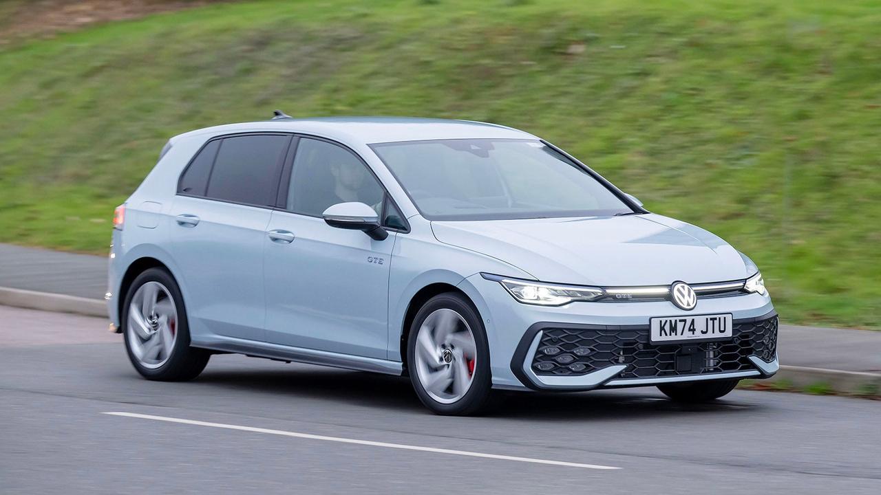 Volkswagen Golf GTE in blue