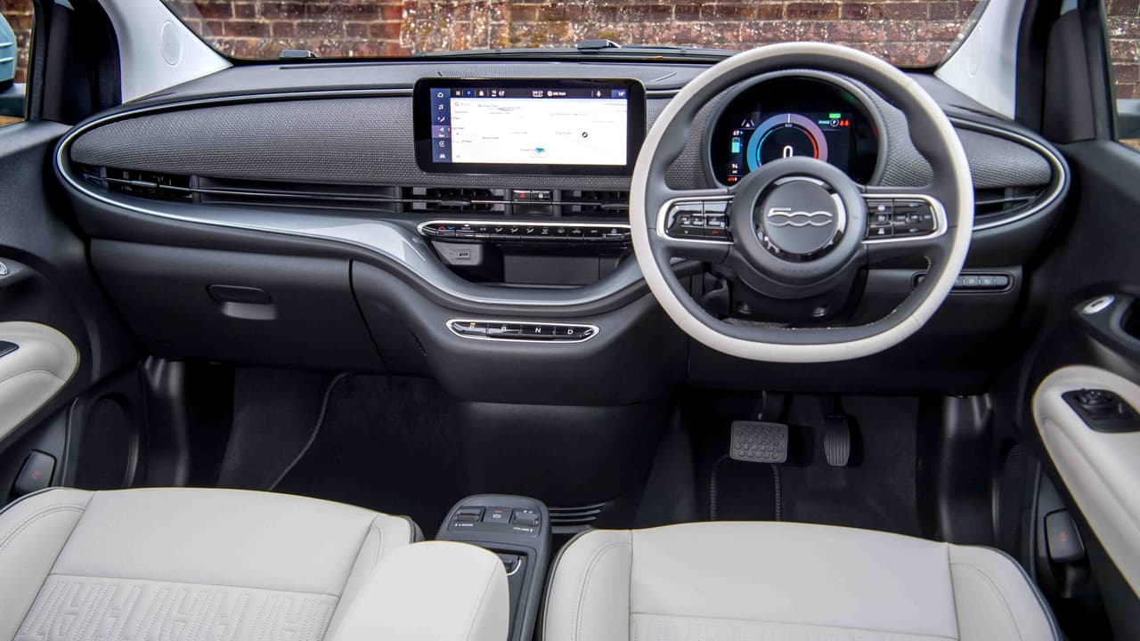 Fiat 500e interior