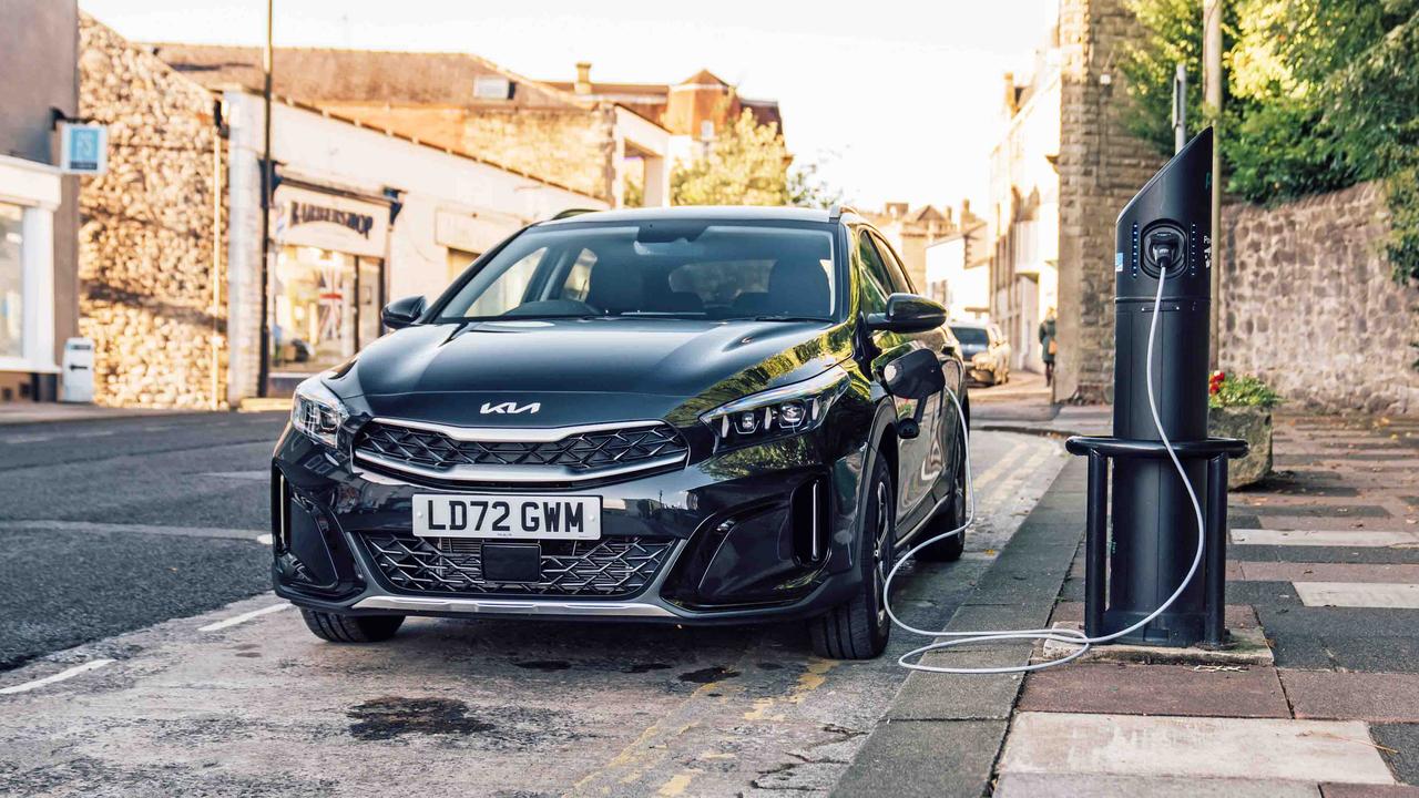 Kia XCeed PHEV charging on street