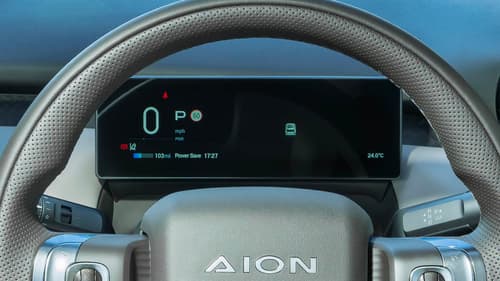 Aion UT review – driver's dials