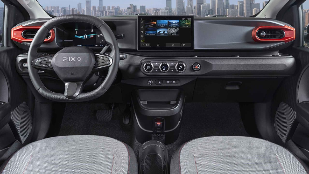 New Nissan Pixo interior