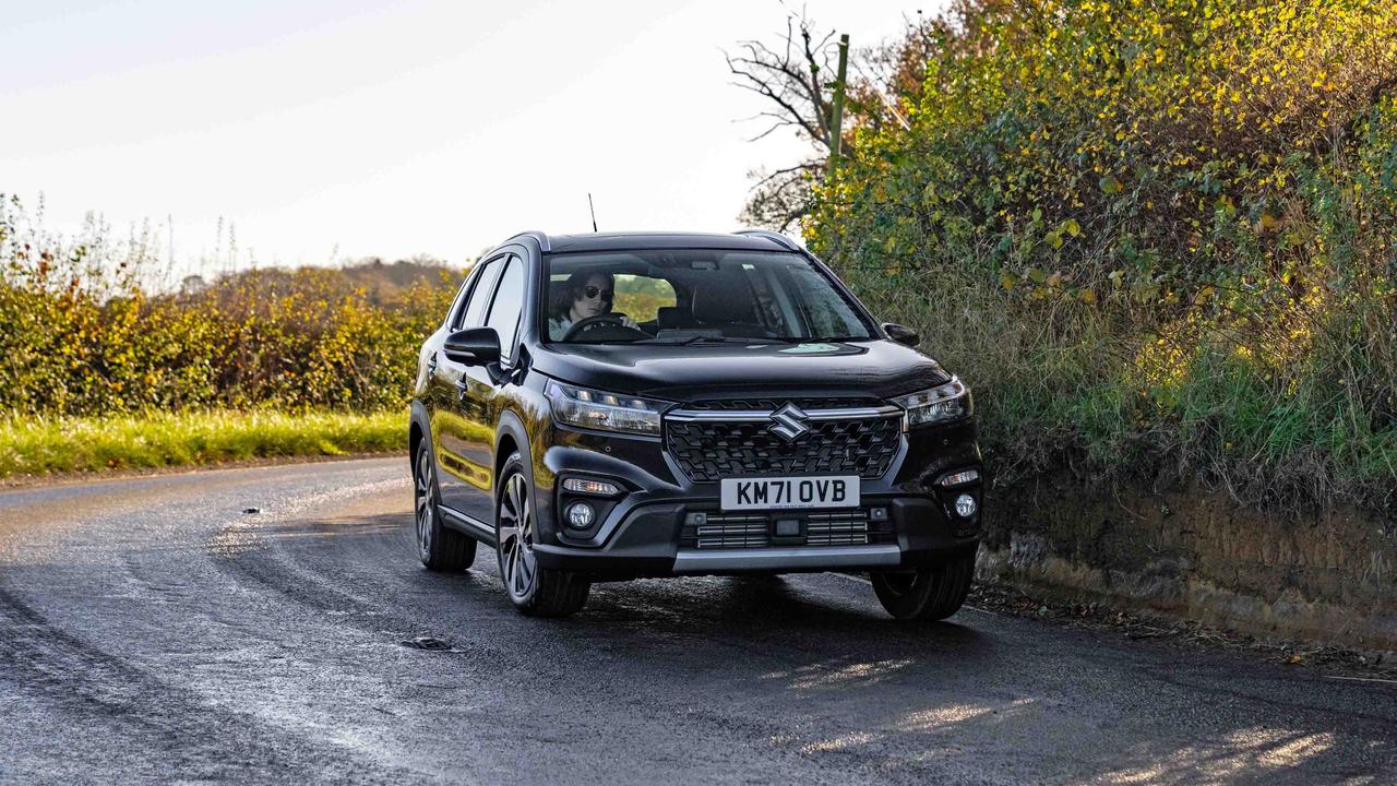 Suzuki S-Cross driving around corner