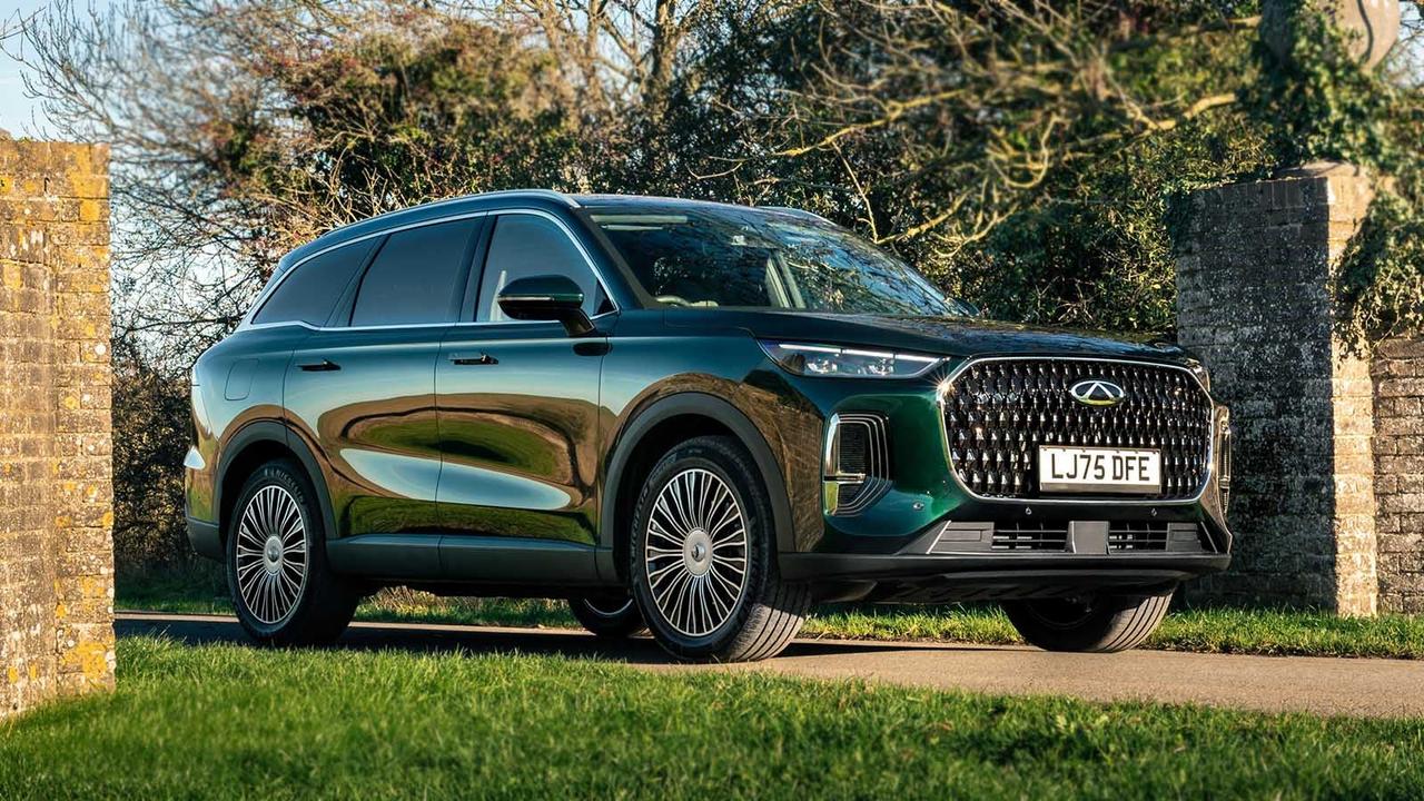 Chery Tiggo 9 in green