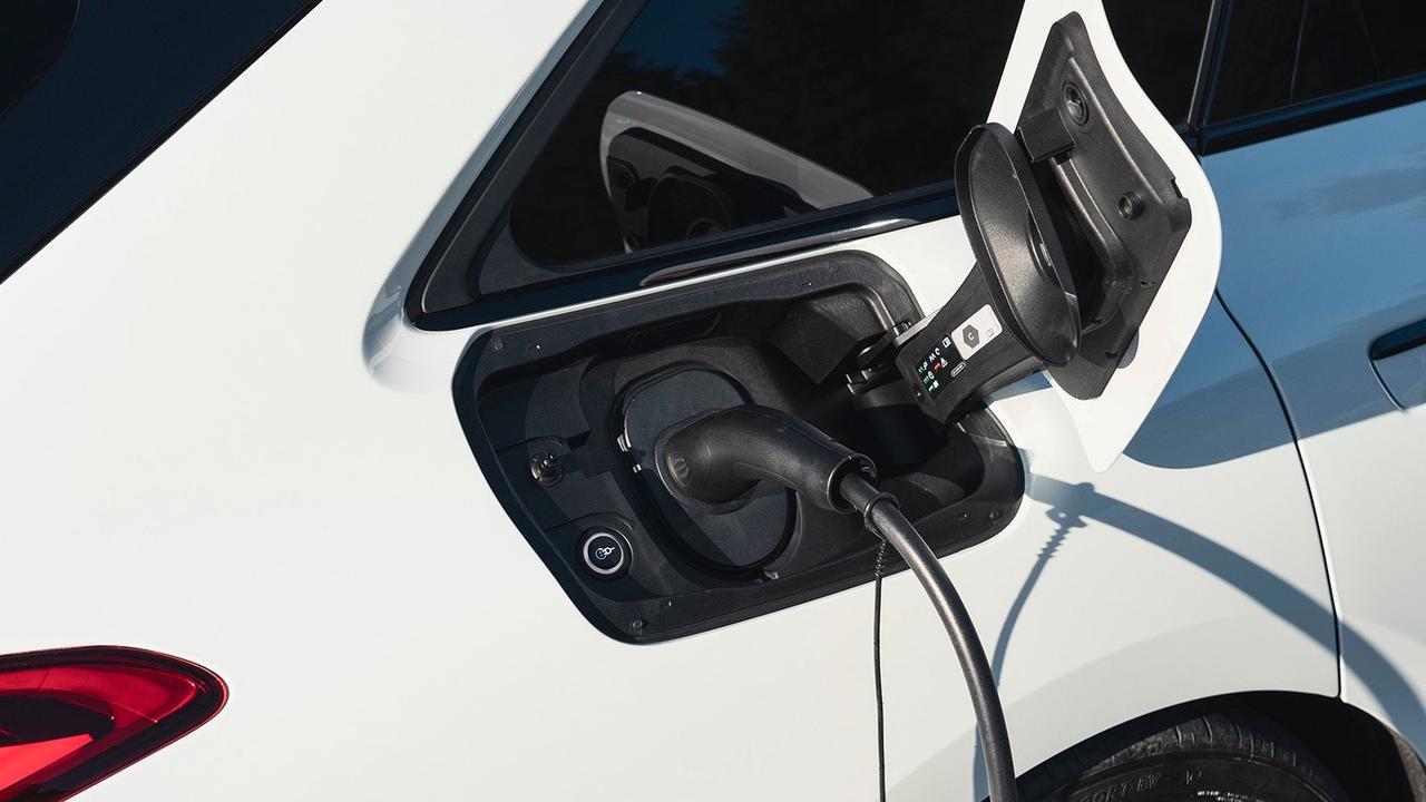 Audi S6 e-tron Avant charging