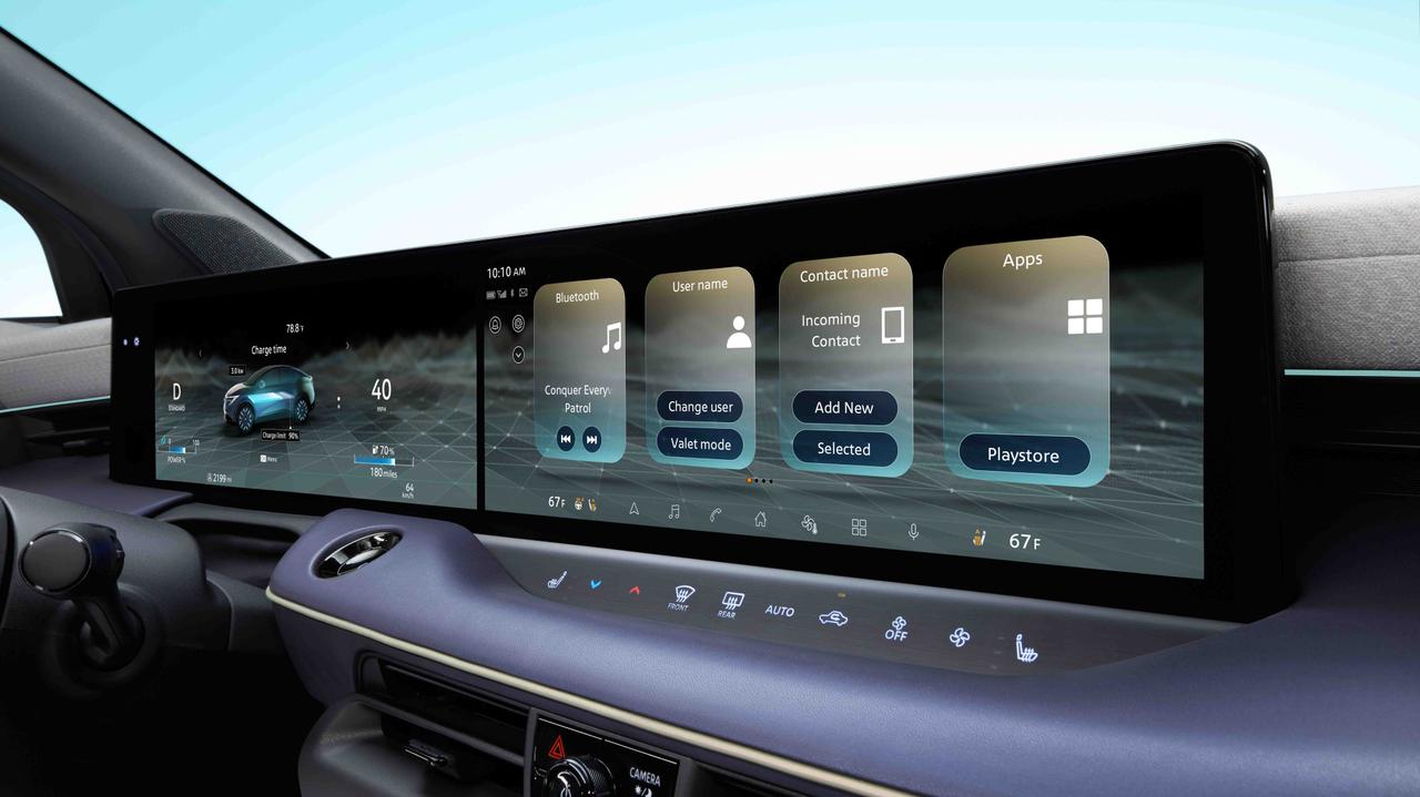 2025 Nissan Leaf touchscreen