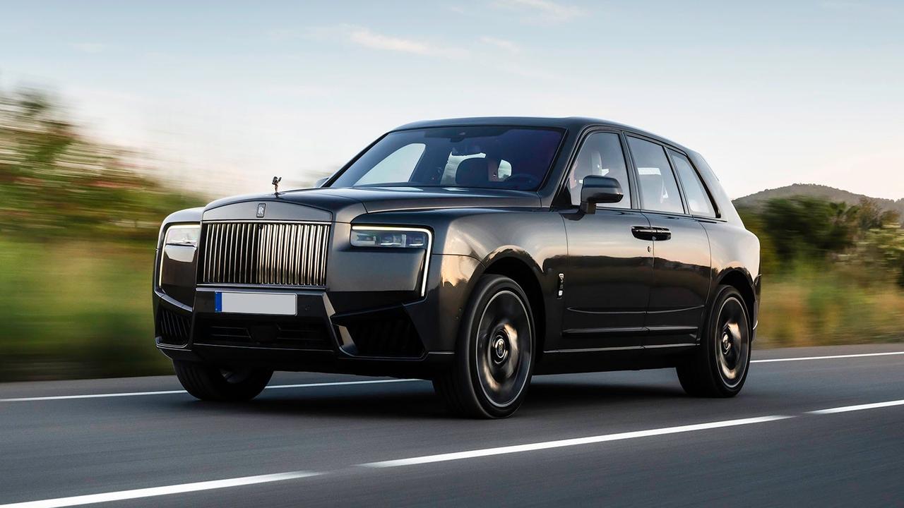 Rolls-Royce Cullinan in grey