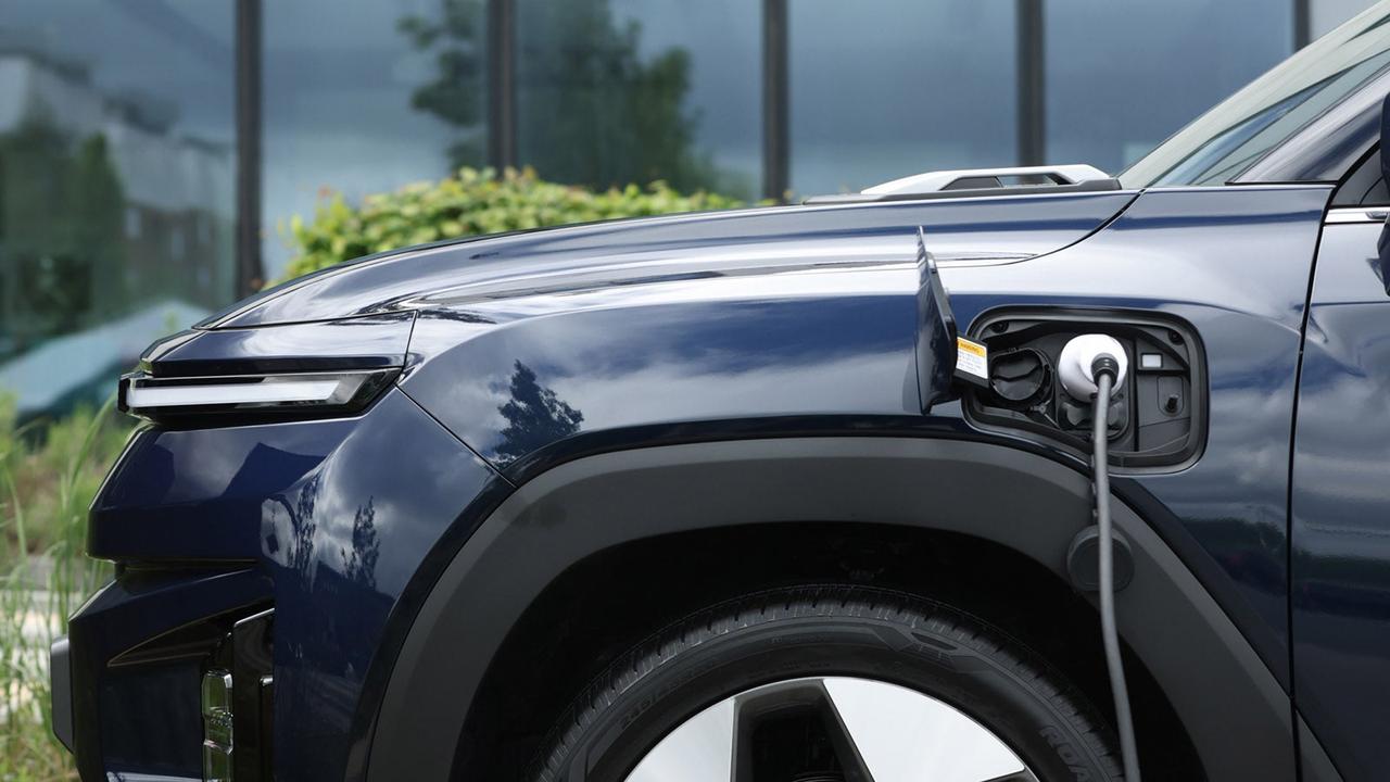 KGM Torres EVX charging