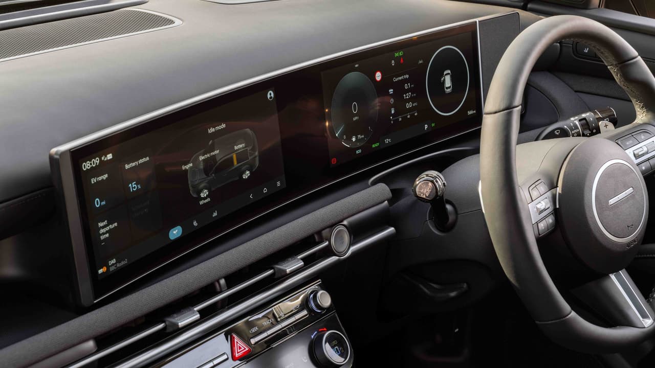 Hyundai Tucson dashboard screens