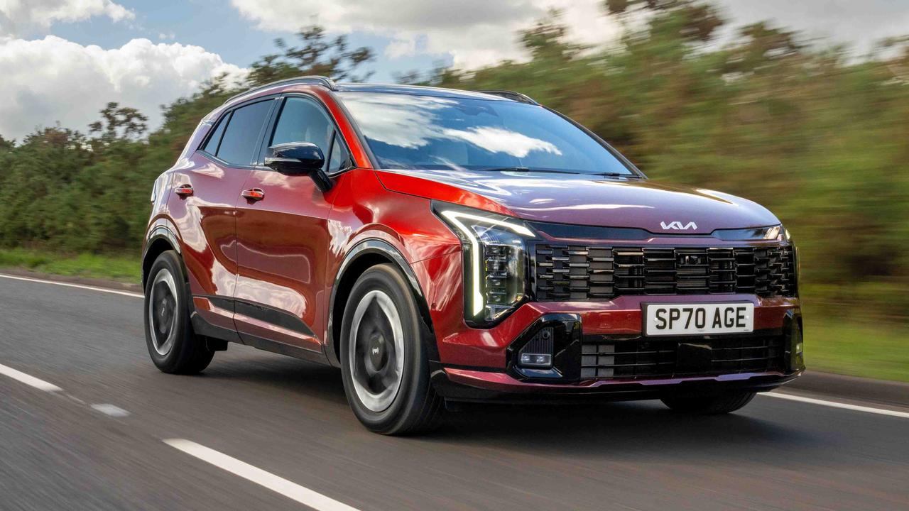 Facelift Kia Sportage driving