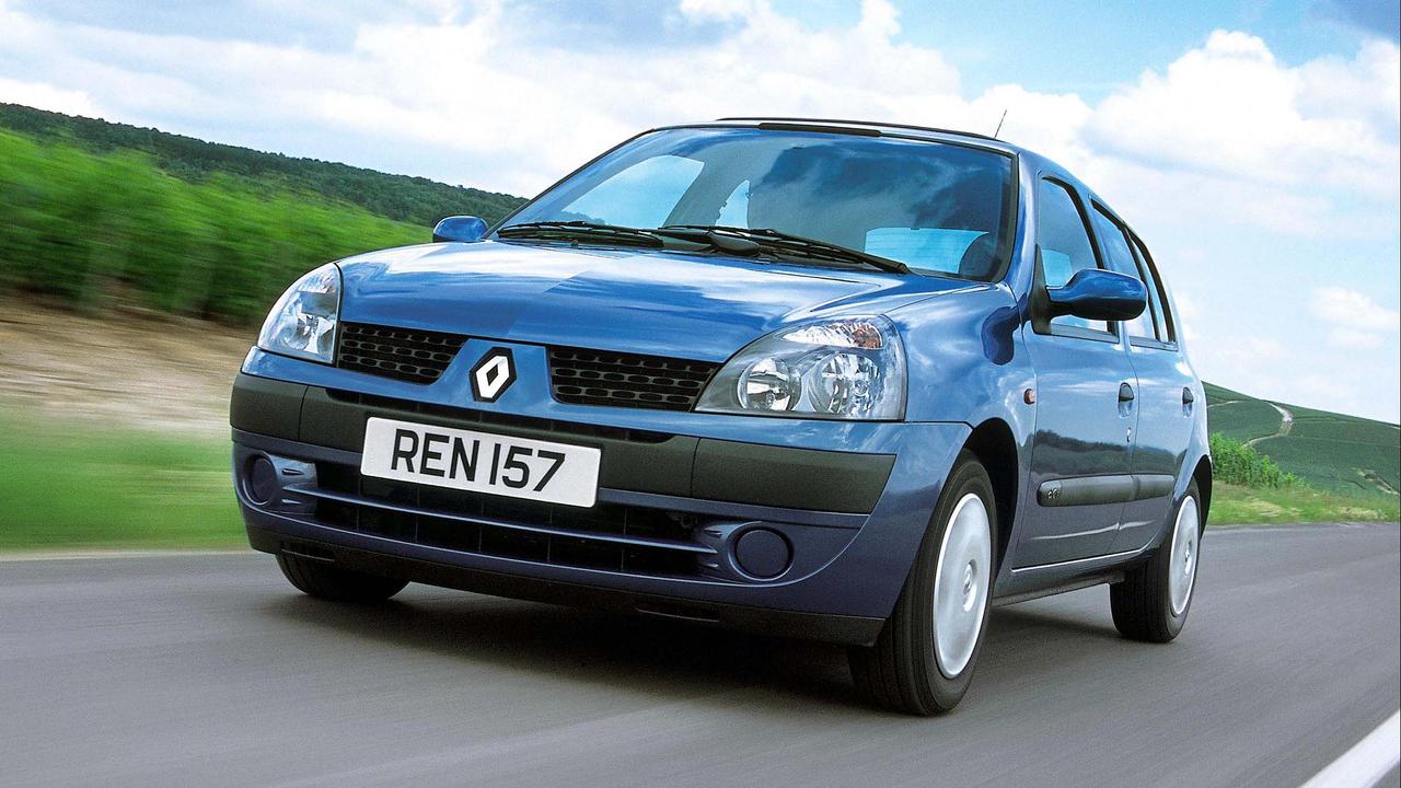 Renault Clio Mk2 driving