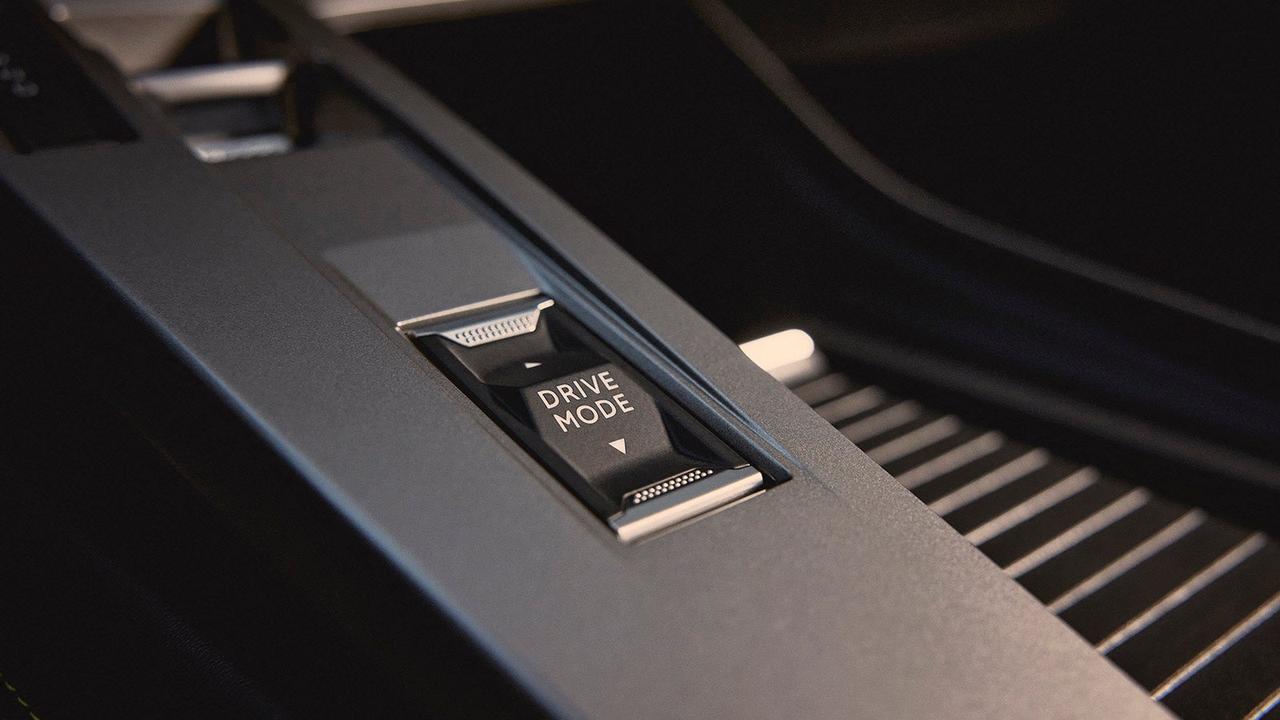 Review – Peugeot E-408 – centre console detail