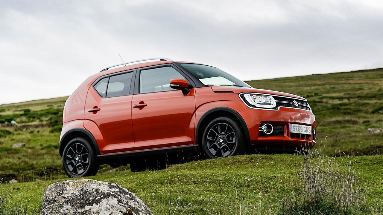 Suzuki Ignis in red, off road shot