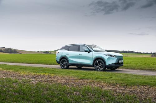 Omoda 7 PHEV - front three quarters static