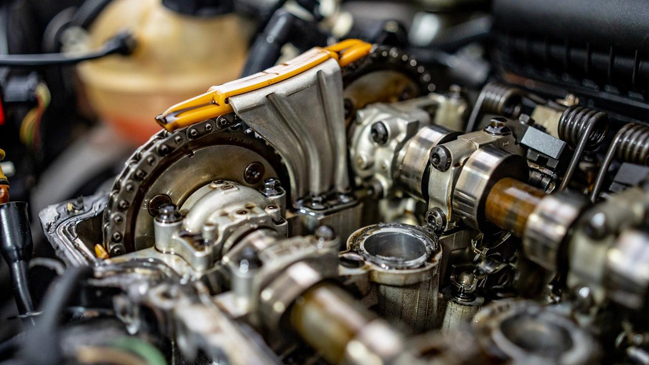 Engine camshafts detail