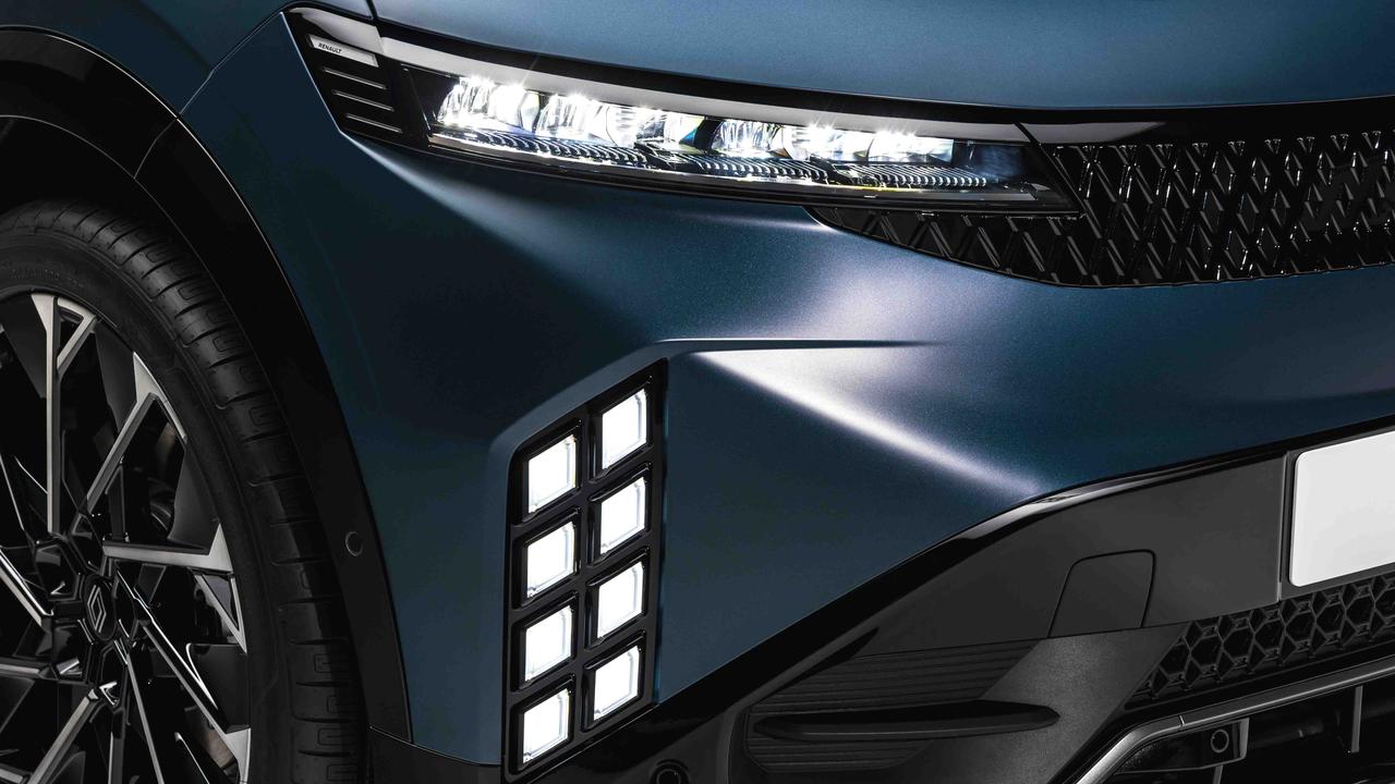 Renault Megane E-Tech facelift front detail