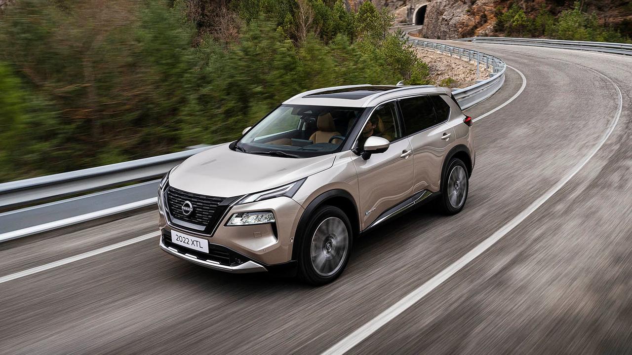 Nissan X-Trail in silver