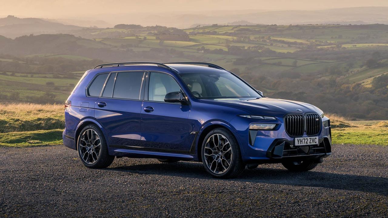 BMW X7 M60i in blue