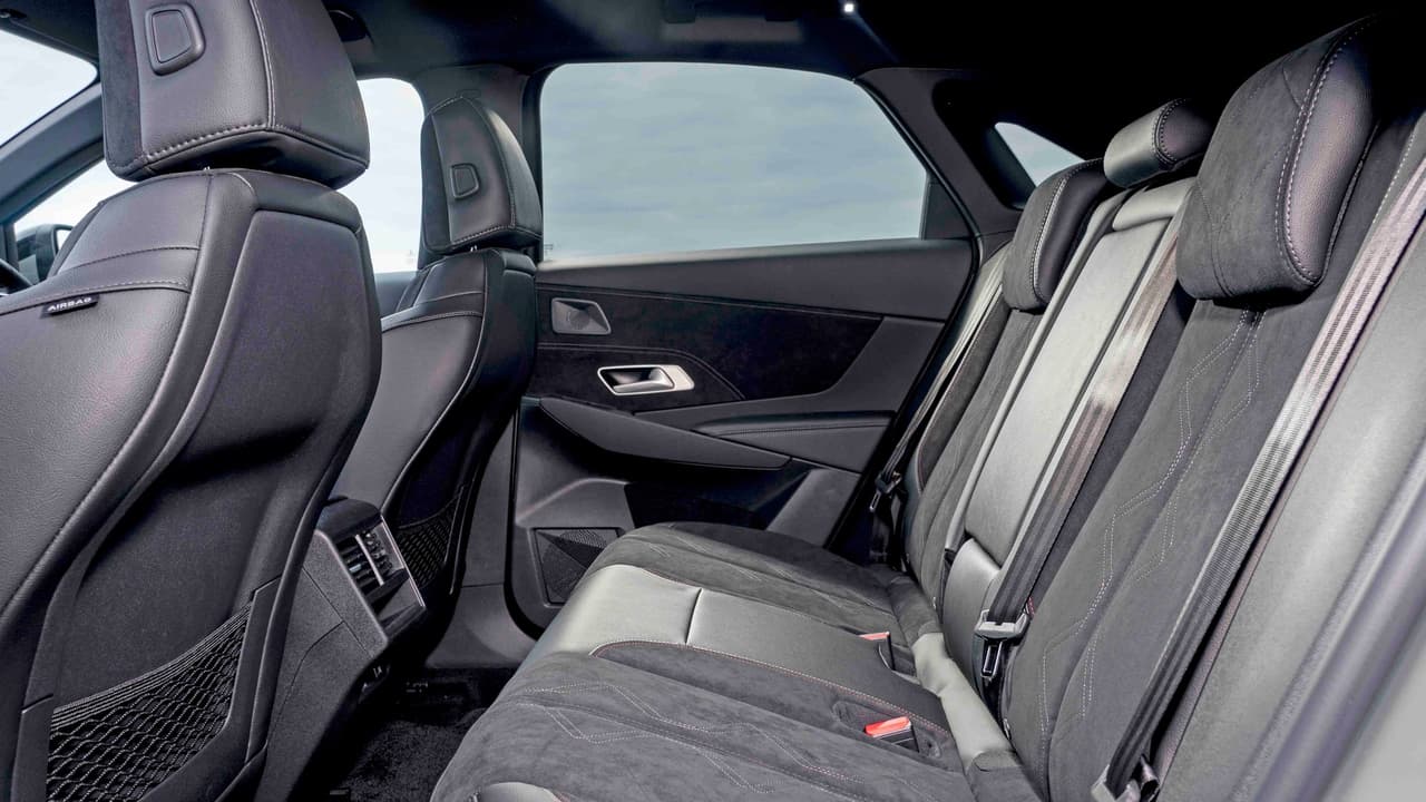DS 7 rear seats