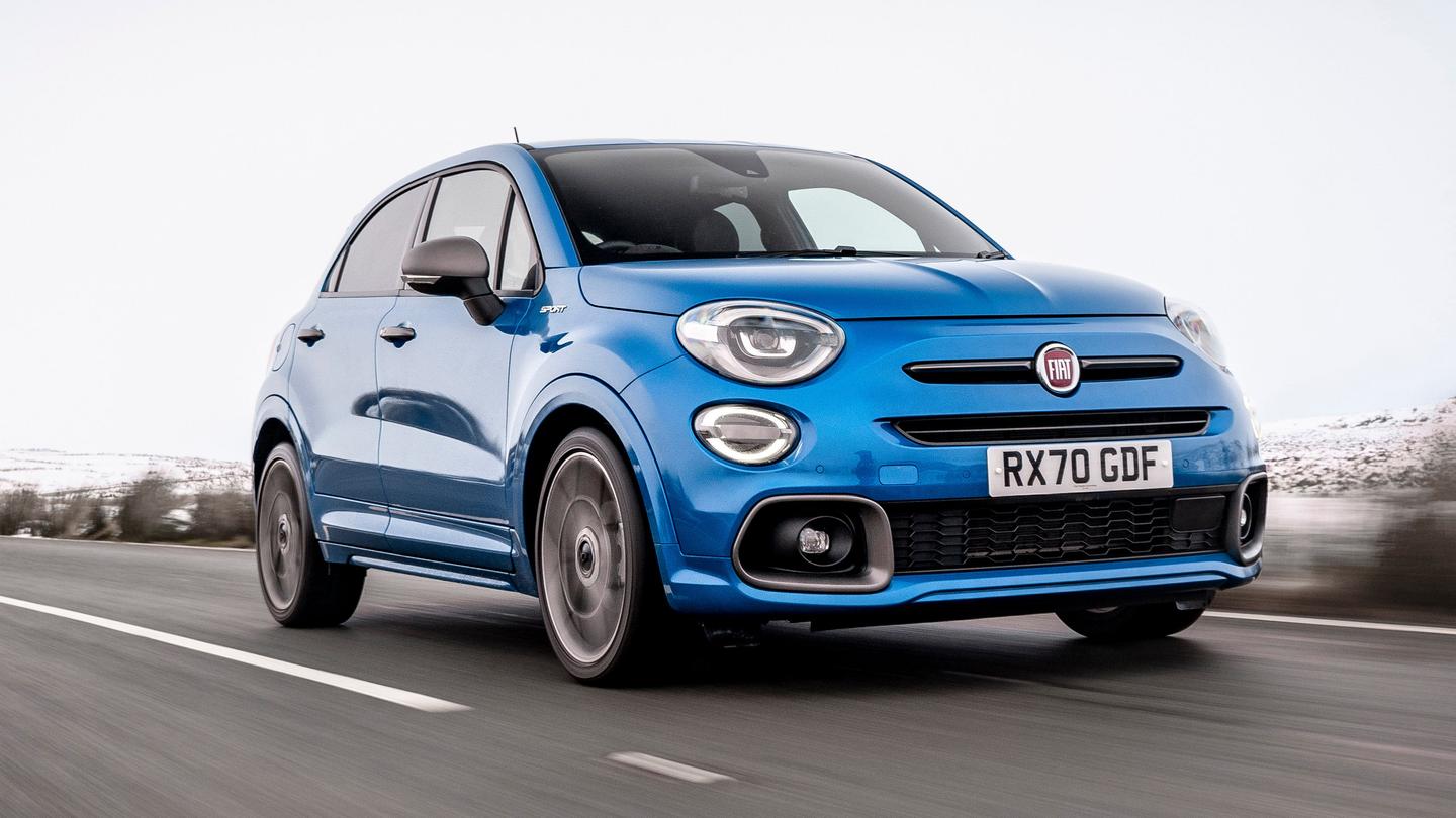 Fiat 500X driving