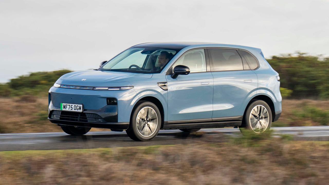 Leapmotor B10 driving, front/side view