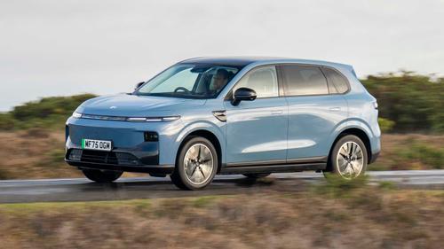 Leapmotor B10 driving, front/side view