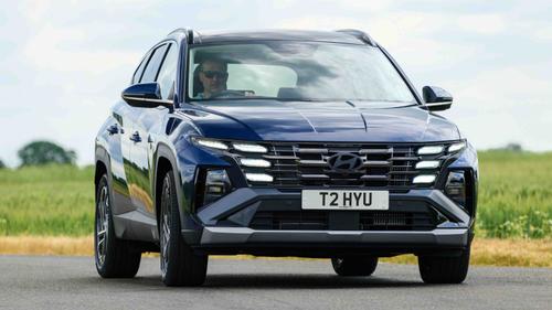 Hyundai Tucson cornering front view